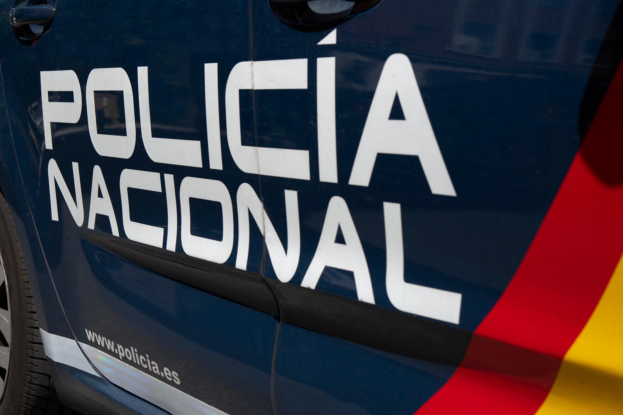 Imagen del lateral de un coche de la Policía Nacional