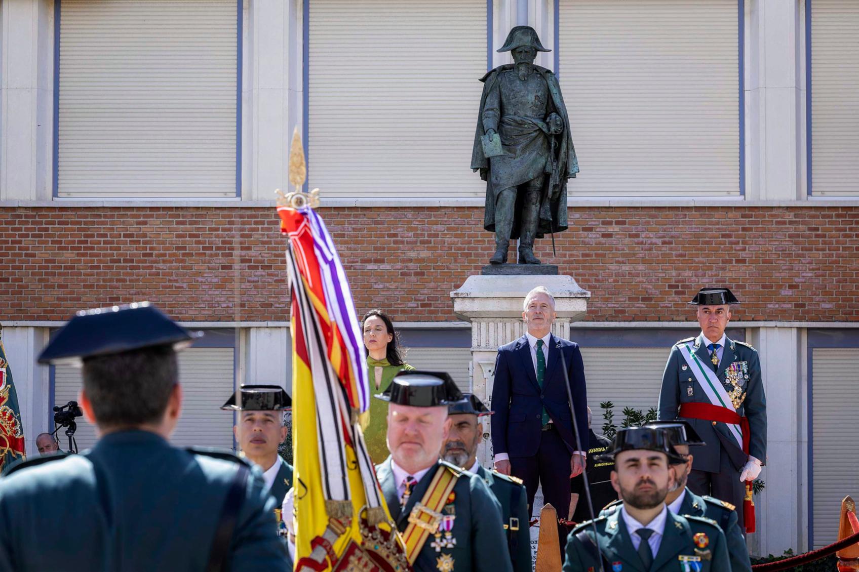 Grande-Marlaska preside la jura de bandera de la 171ª promoción del Colegio de Guardias Jóvenes
