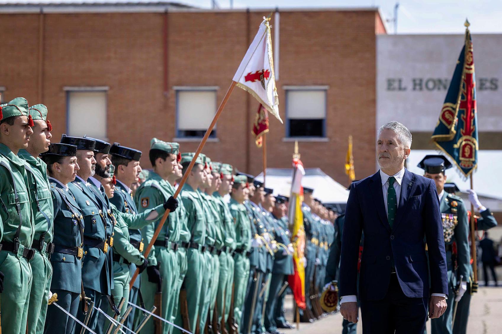 Grande-Marlaska preside la jura de bandera de la 171ª promoción del Colegio de Guardias Jóvenes