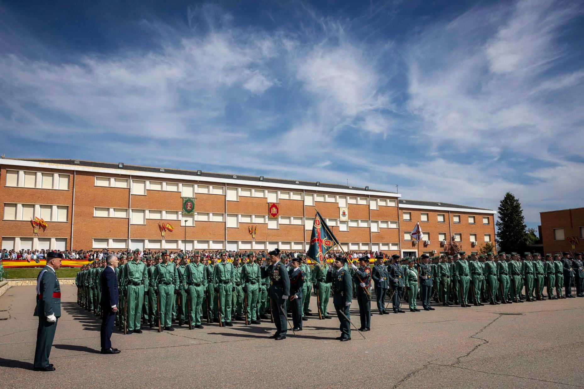 Grande-Marlaska preside la jura de bandera de la 171ª promoción del Colegio de Guardias Jóvenes