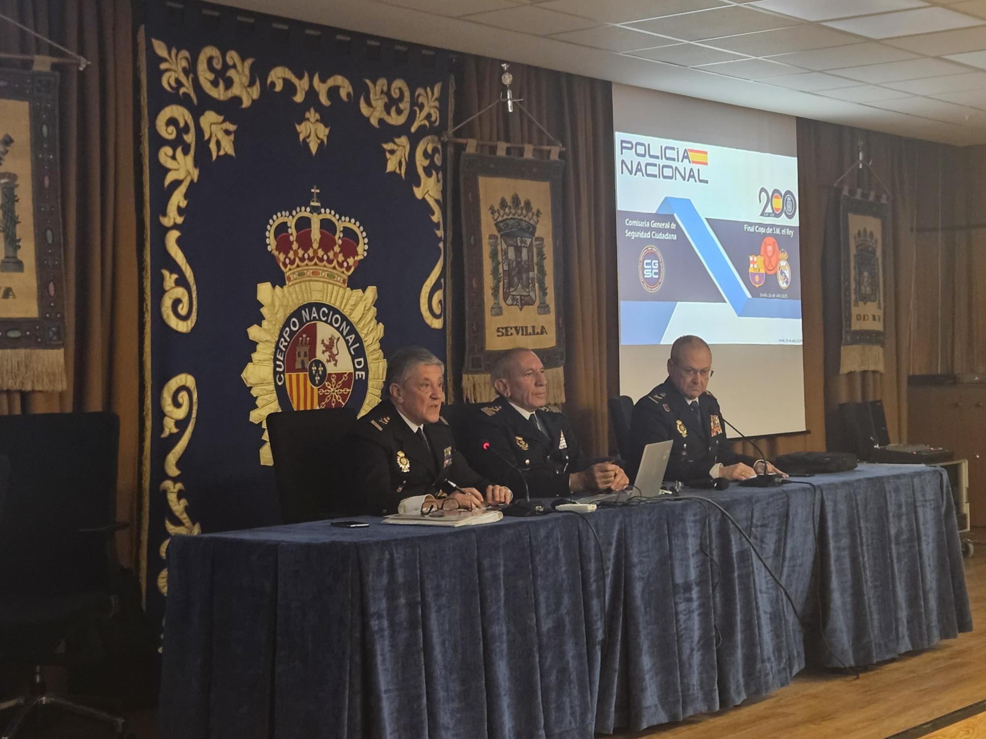 Imagen de la reunión operativa previa a la Final de la Copa del Rey de fútbol