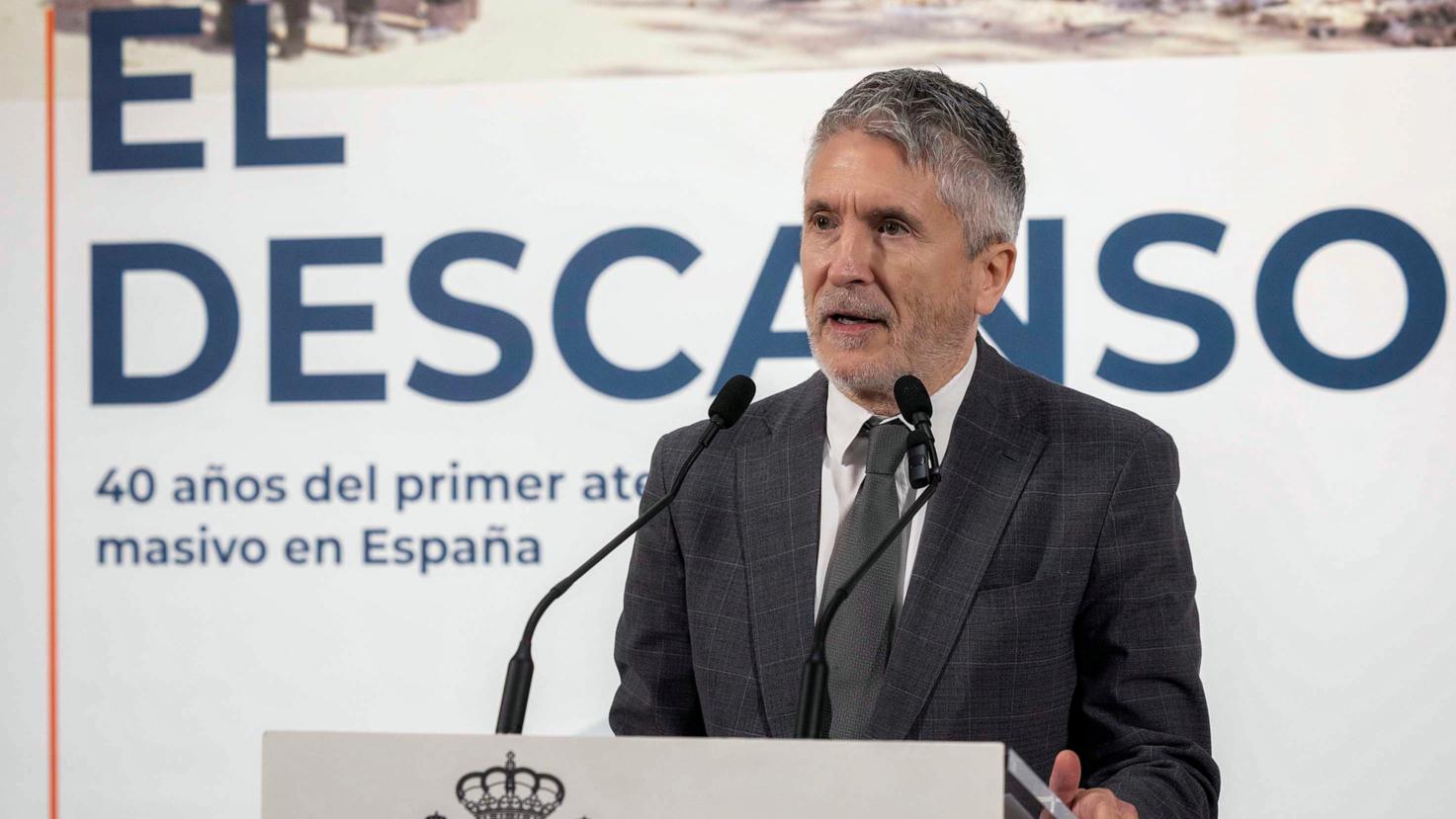 Grande-Marlaska inaugura una exposición en homenaje a las víctimas del primer atentado yihadista perpetrado en España