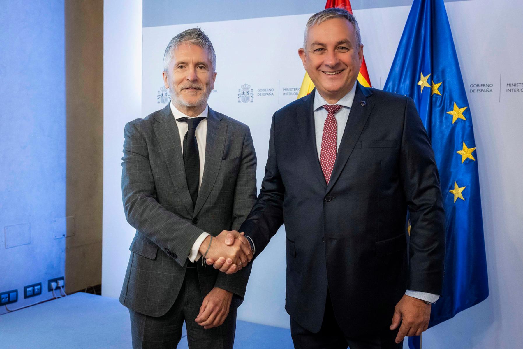 Grande-Marlaska y Síkela coinciden en fortalecer la cooperación migratoria con los países del Sahel