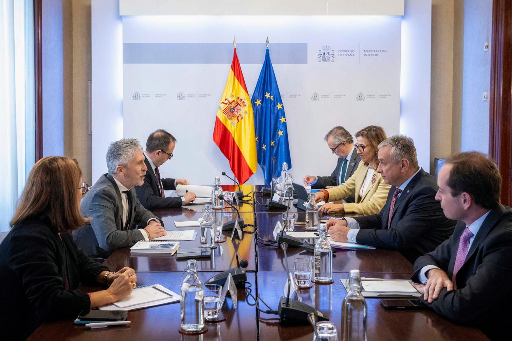 Grande-Marlaska y Síkela coinciden en fortalecer la cooperación migratoria con los países del Sahel