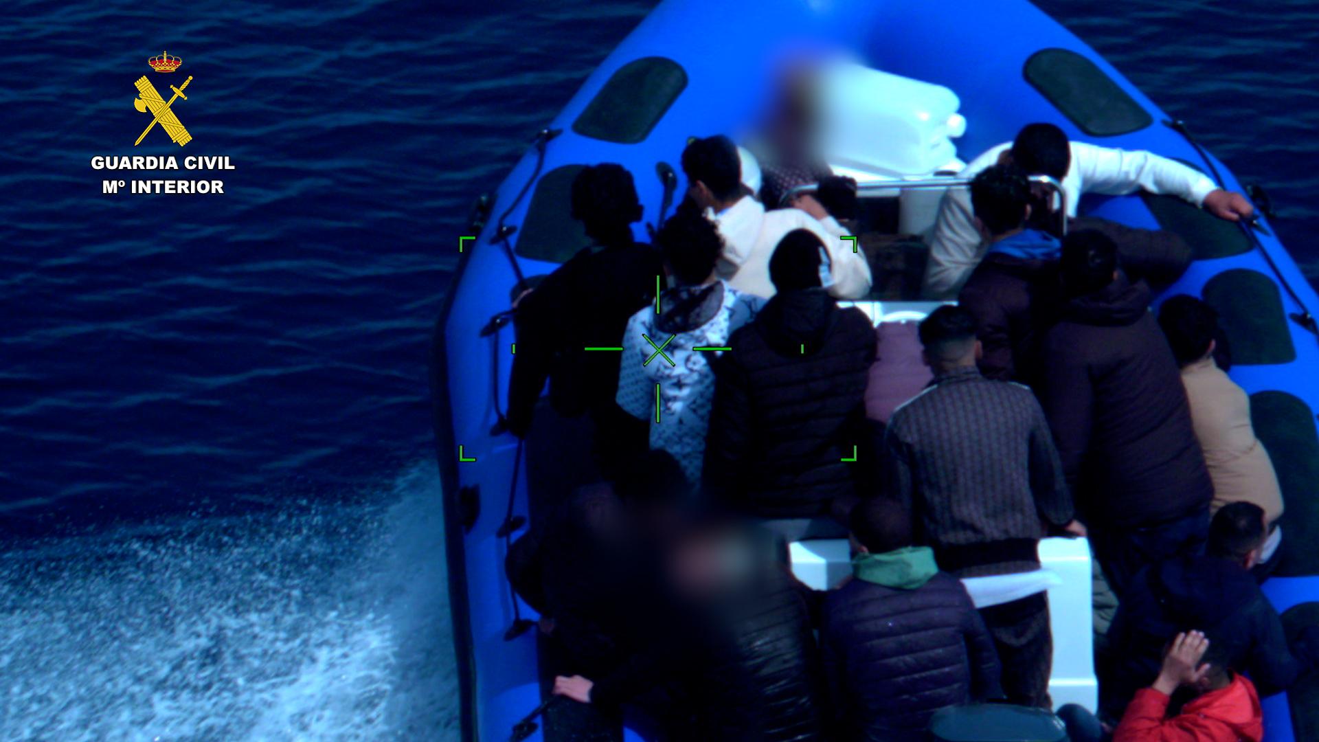 Imagen de una de las llamadas ‘pateras-taxi’ procedentes de las costas africanas
